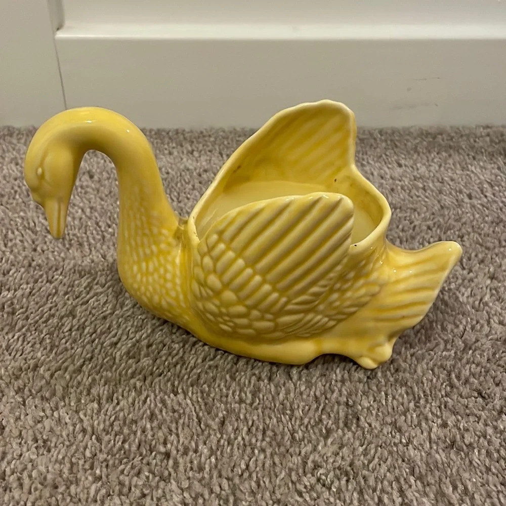 Yellow Swan Lemon Zest Candle